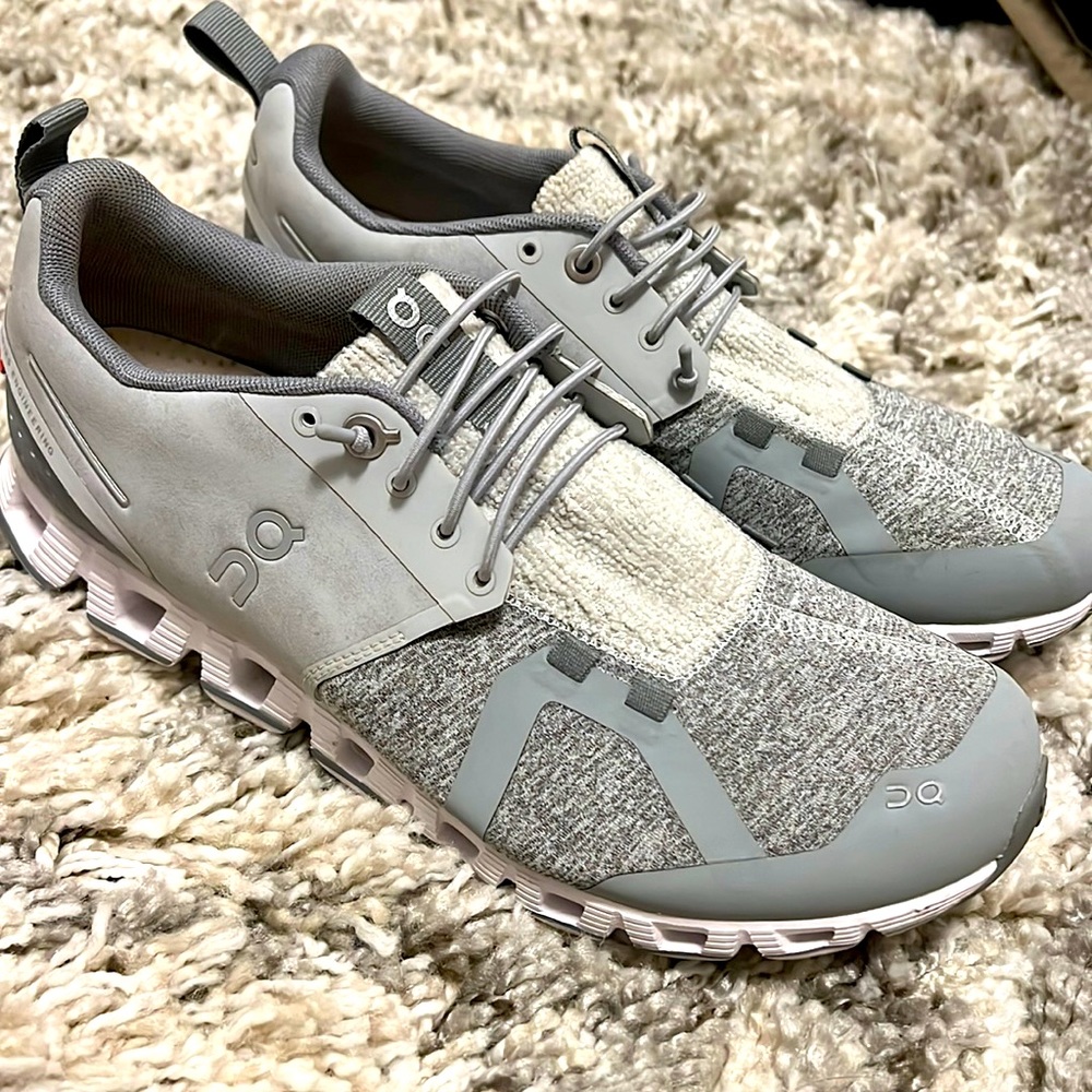 Women’s Terry Cloud On’s — Size 7.5